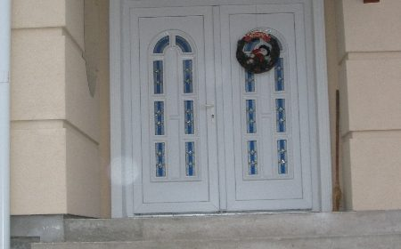 Télikert - bejárati ajtó